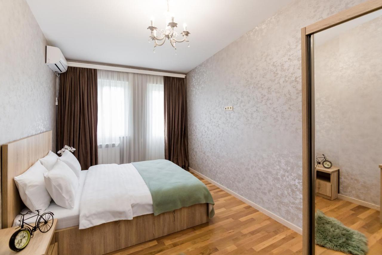 Dat Exx Apartments On Liberty Square Tbilisi Exterior foto