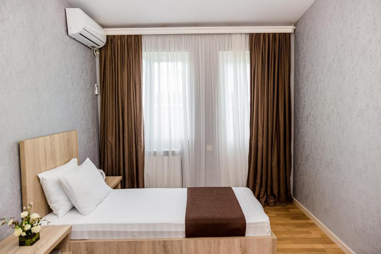 Dat Exx Apartments On Liberty Square Tbilisi Exterior foto